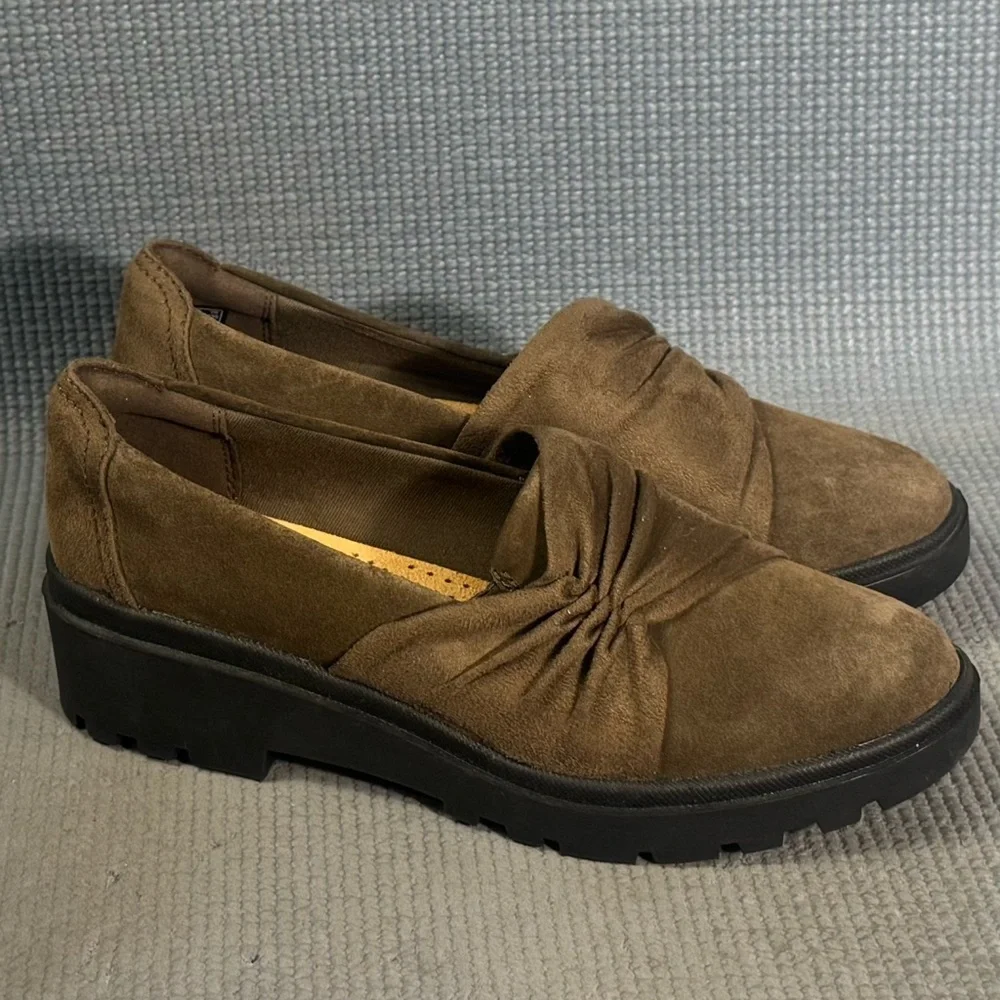 Clarks Women’s Calla Style Lug Sole‎ Slip On Shoes Size 7